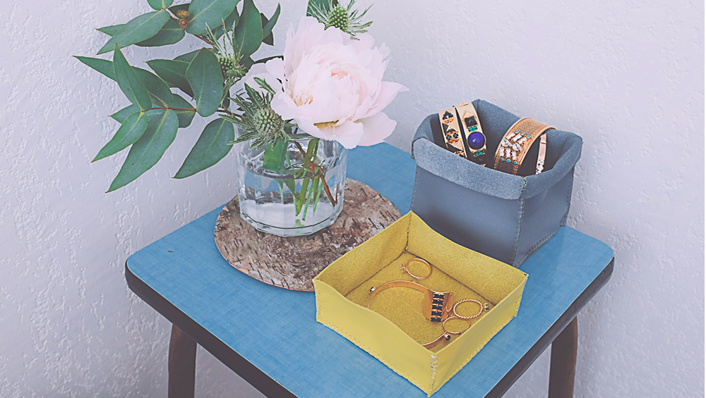 08143574-photo-boite-a-bijoux-bleue-fait-main