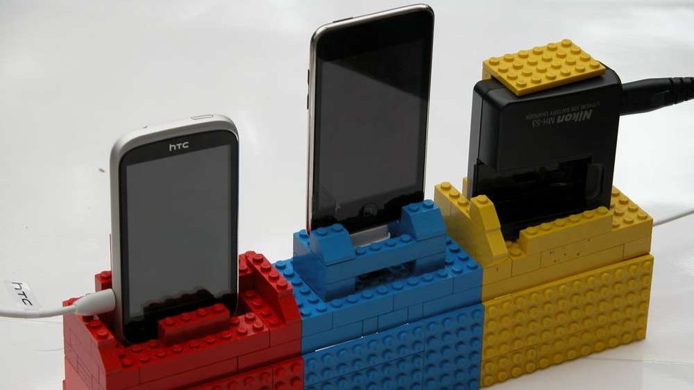 Source : Instructables.com/id/LEGO-Recharge-Station/
