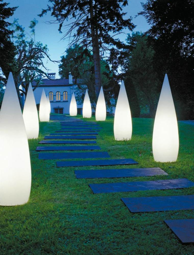 luminaire-jardin-idee-amenager-allee-de-jardin