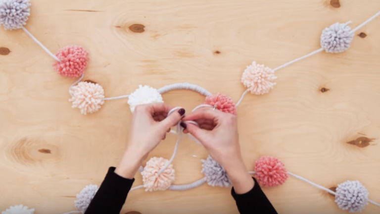 mobile pompon