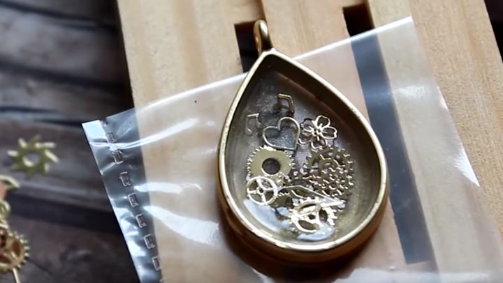 pendentif résine