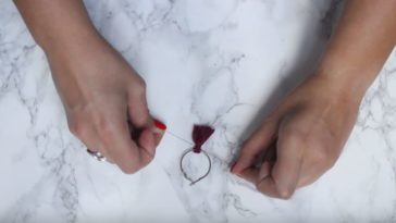 boucle d'oreille pompon