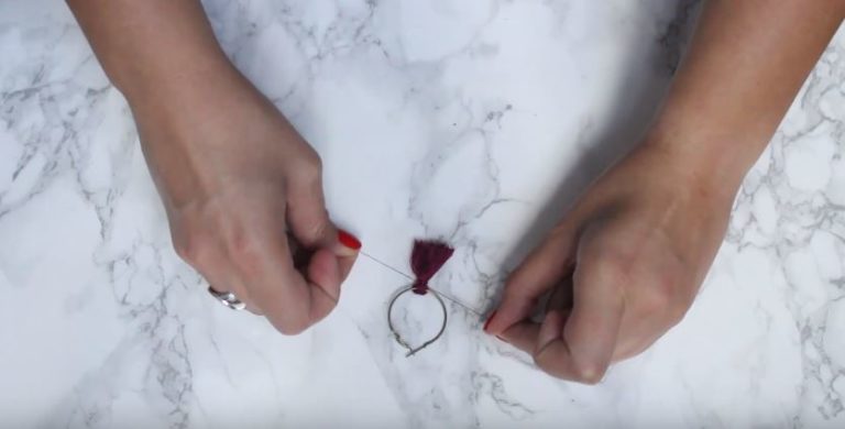 boucle d'oreille pompon