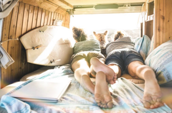 vans camion aménagé couple road trip