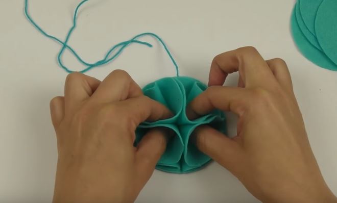 pompon feutrine