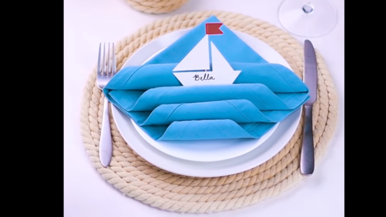 Serviette en forme de vague