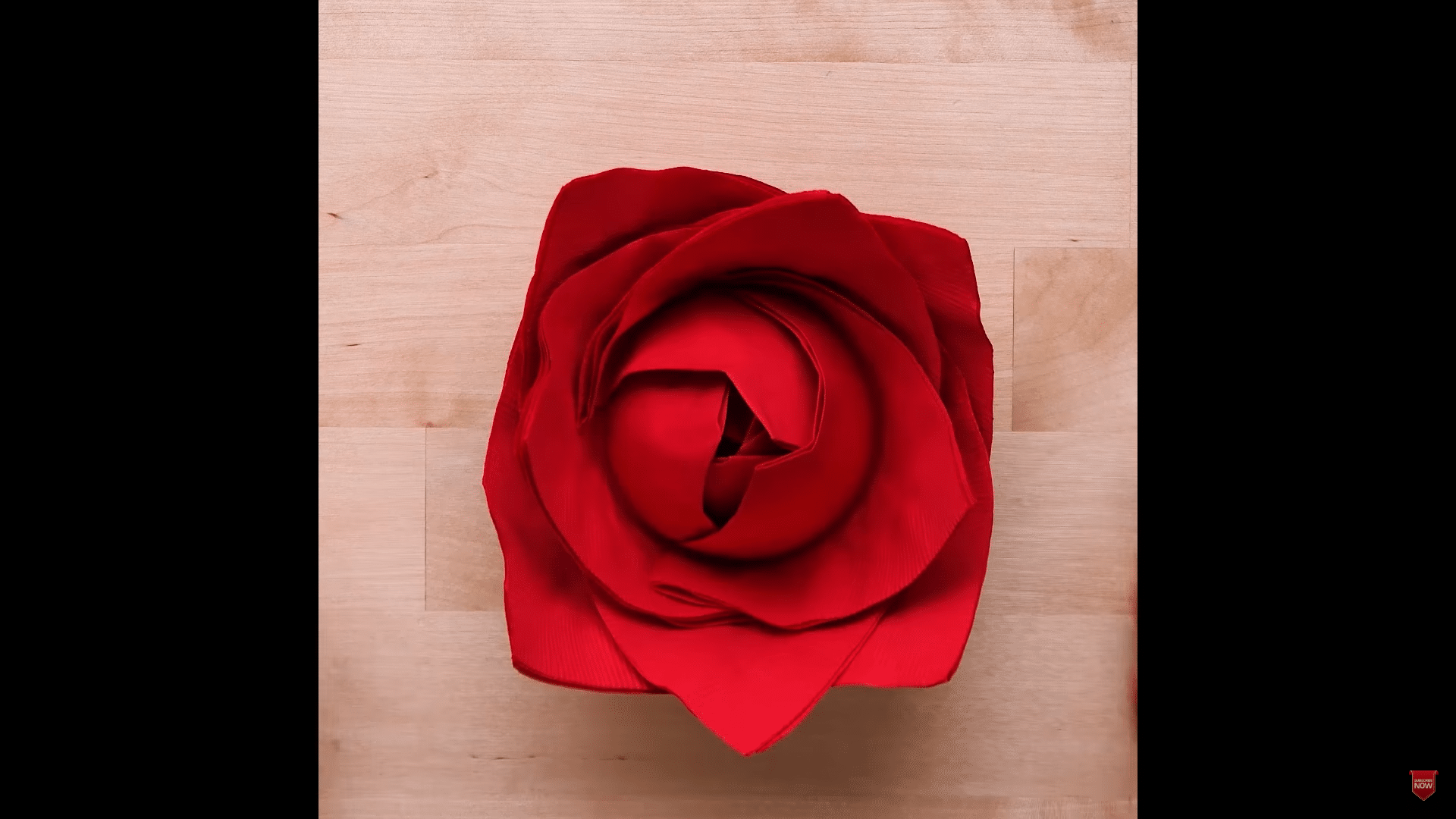 serviette en forme de rose