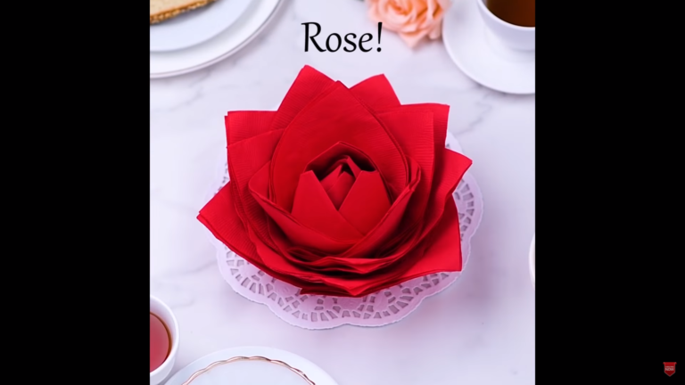 serviette en forme de rose