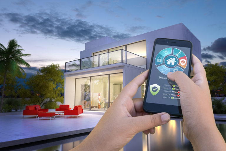 application domotique avec maison en arrière plan