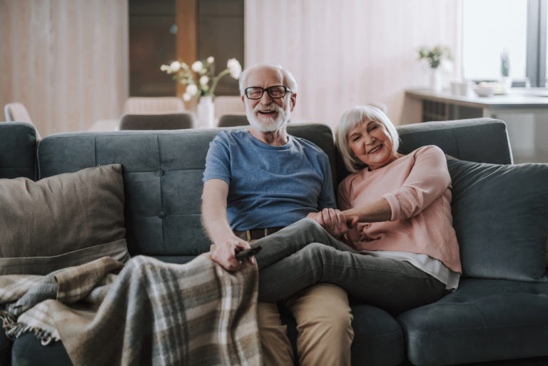 couple de personnes âgées heureux