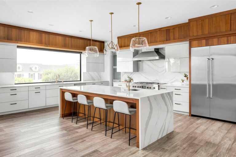 cuisine de luxe moderne avec îlot de quartz