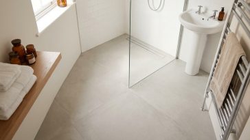 Petite salle de bain studio astuces : la douche italienne qui gagne 40 cm au sol