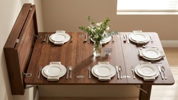 Table pliante gain de place : le modèle mural qui passe de 2 à 6 couverts en un geste
